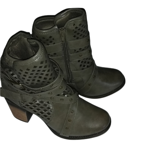 Pierre Dumas Shoes - Pierre Dumas Ravenna Chunky Block Heel Brown Ankle Booties Size 8.5